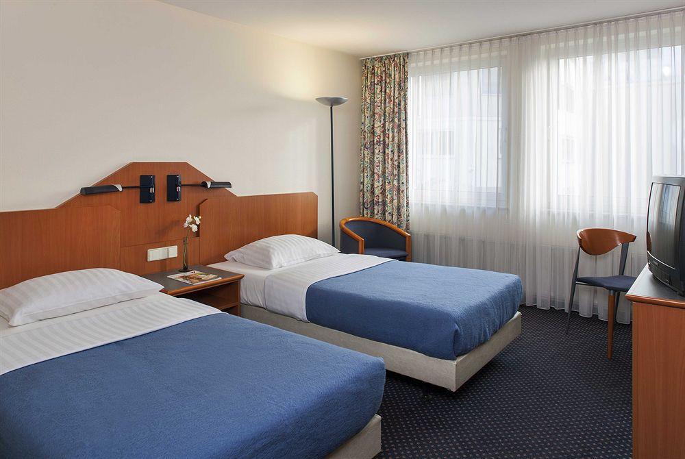 Hotel Vienna House Easy By Wyndham Günzburg Esterno foto